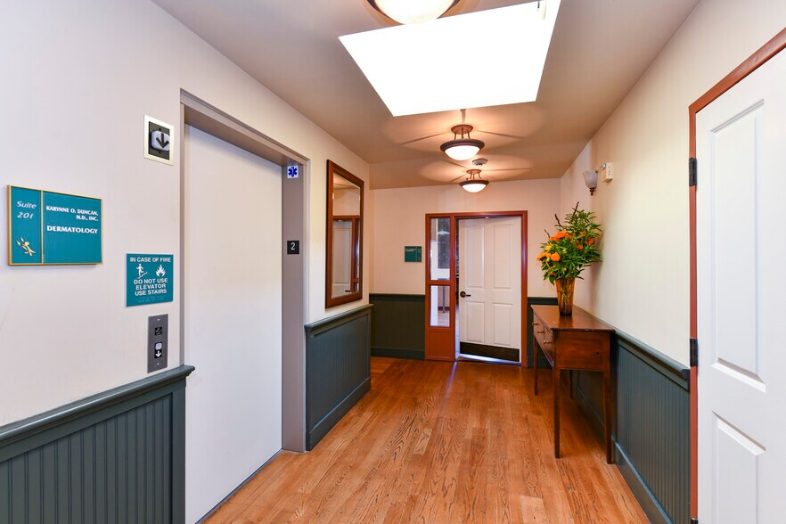 More Photos Of 1417 Railroad Ave, Saint Helena Medical For Sale