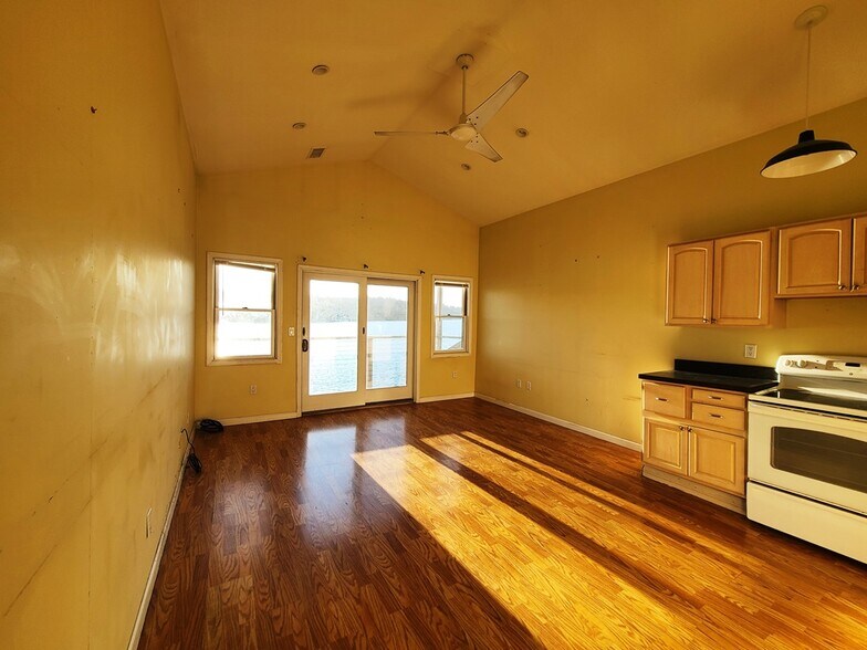 More Photos Of 1 Horseshoe Lake Rd, Kauneonga Lake Restaurant For Sale