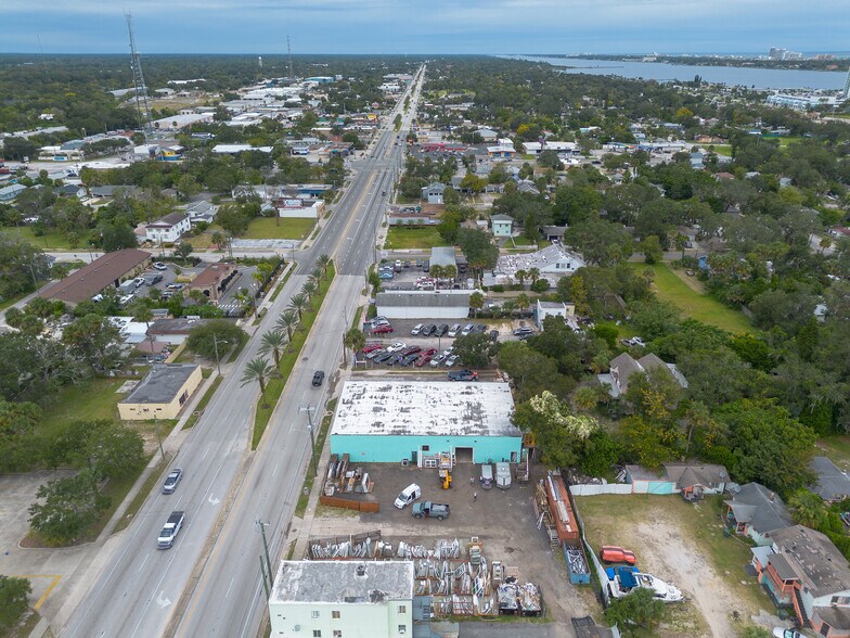 More Photos Of 719 N Ridgewood Ave, Daytona Beach General Retail For Sale