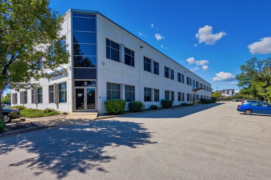 More Photos Of 2400 S Wolf Rd, Westchester Office For Lease