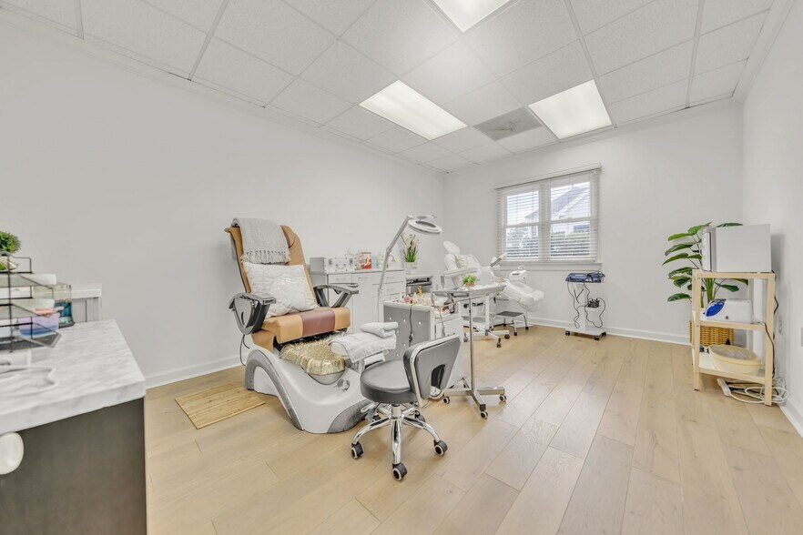 More Photos Of 751 Walnut Knoll Rd, Cordova Office For Sale