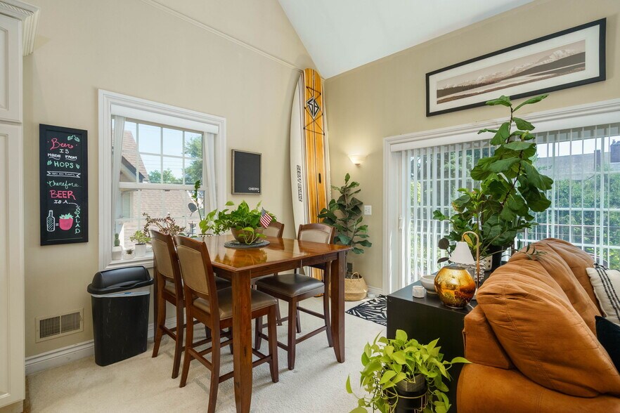 More Photos Of 206 E Liberty St, Milford Office For Sale