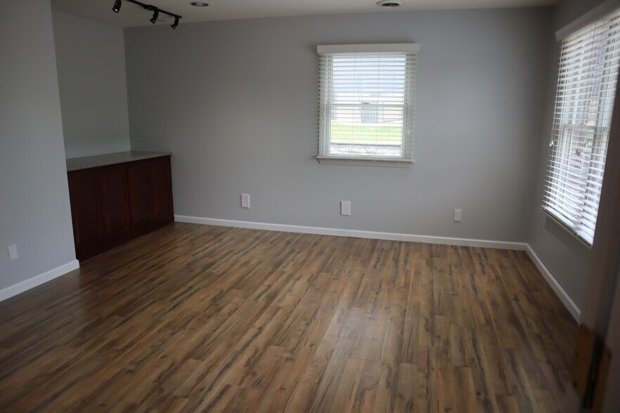 More Photos Of 4101 E 3rd St, Bloomington Office For Lease