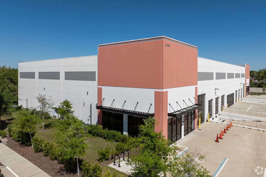 More Photos Of 6769 Curtis St, Orlando Warehouse For Lease