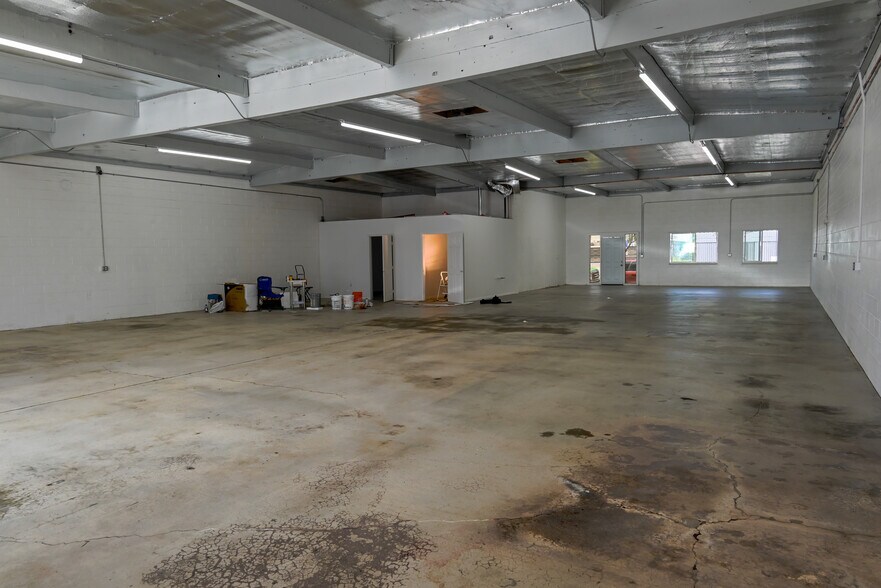 More Photos Of 16206 S Main St, Gardena Manufacturing For Lease
