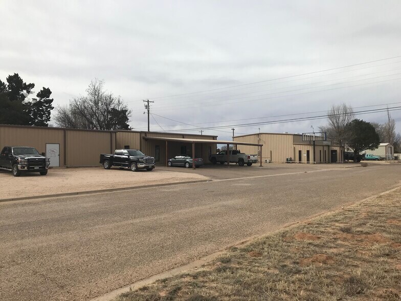 More Photos Of 103 W Gulf St, Sundown Warehouse For Sale