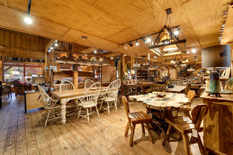 More Photos Of 25 Setser Branch Rd, Franklin Storefront For Sale