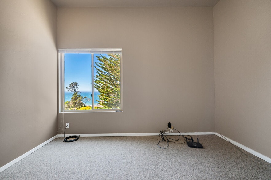 More Photos Of 39000 Highway 1, Gualala Medical For Sale