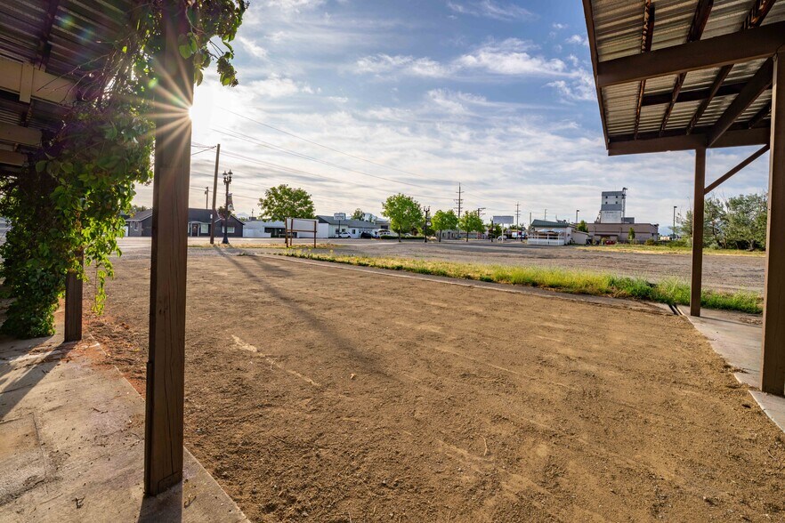 More Photos Of 211 Front St, Central Point General Retail For Sale