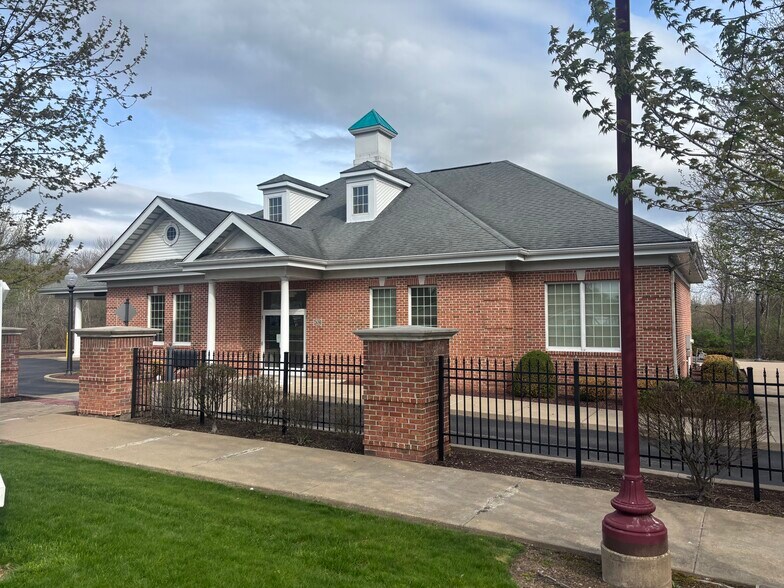 Primary Photo Of 2630 Rochester Rd, Cranberry Township Freestanding For Lease