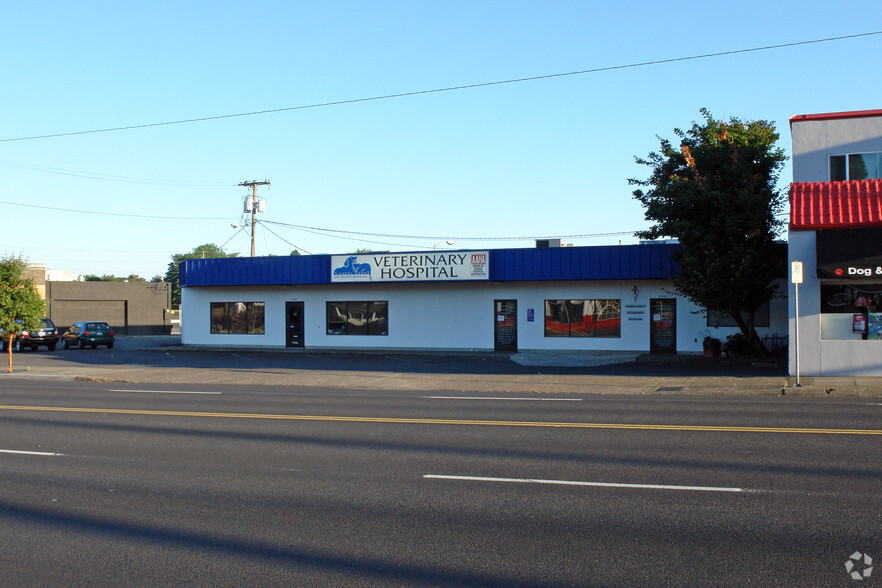 Primary Photo Of 2935-2945 NE Sandy Blvd, Portland Storefront For Sale