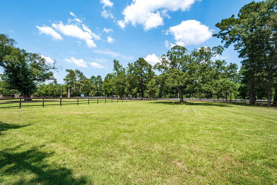 More Photos Of 16410 FM 1485 Rd, Conroe Veterinarian Kennel For Sale