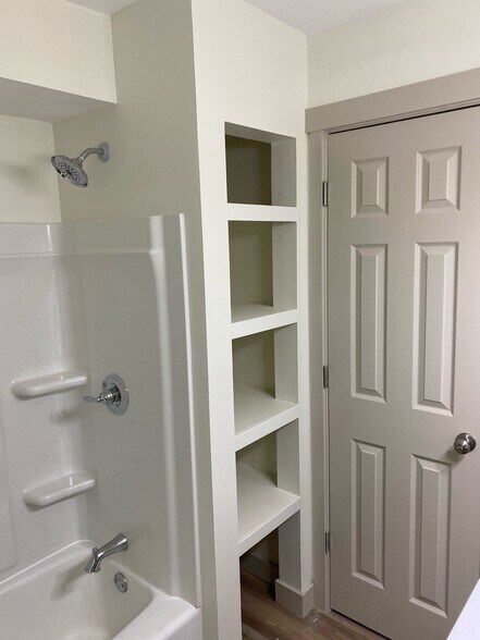 More Photos Of 326 W Kenwood Dr, Bloomington Apartments For Sale