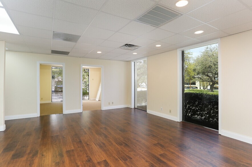 More Photos Of 4139 Gardendale St, San Antonio Office For Sale