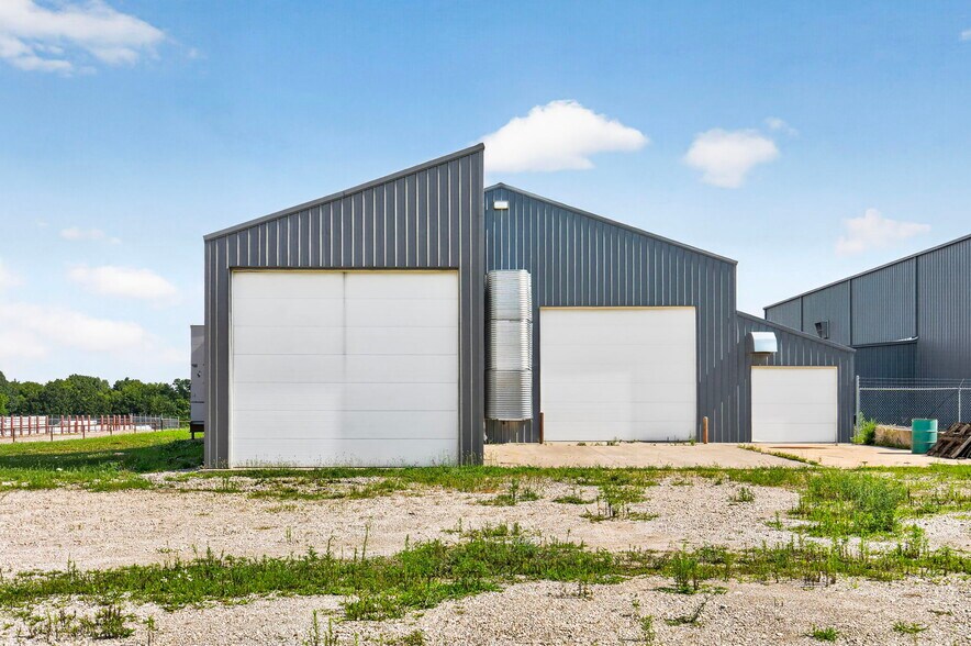 More Photos Of 287 Evergreen Rd, Strafford Industrial For Lease