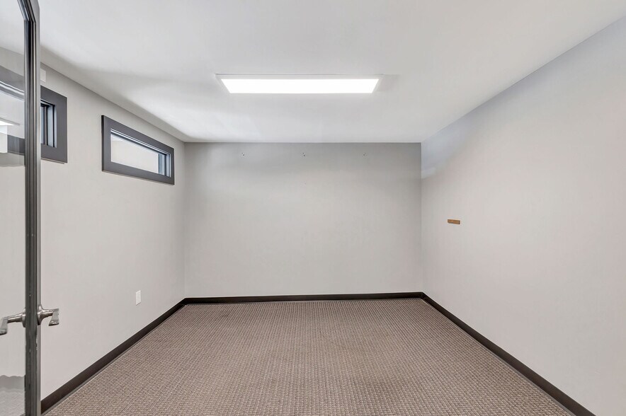 More Photos Of 2327 Anderson Rd, Crescent Springs Office For Lease