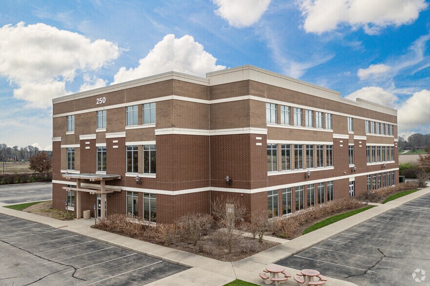 More Photos Of 250 Veronia Dr, Springfield Office For Sale