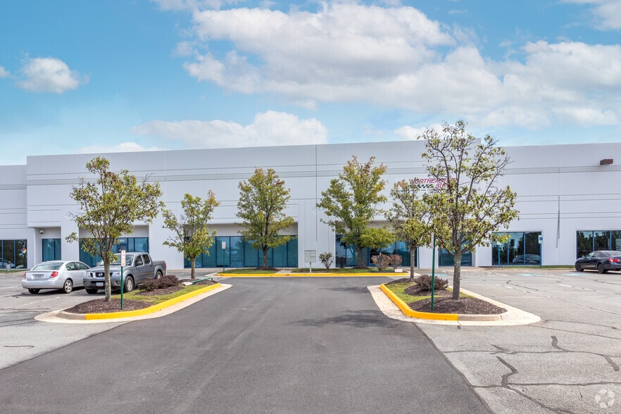 More Photos Of 23700 Pebble Run Pl, Sterling Warehouse For Lease