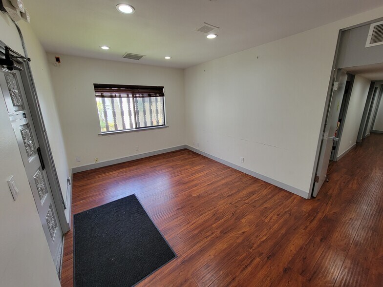 More Photos Of 3231 Waring Ct, Oceanside Medical For Sale