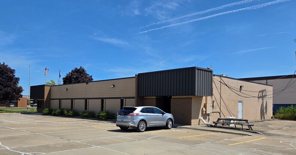 More Photos Of 34673 Bennett Dr, Fraser Serviced Offices For Sale