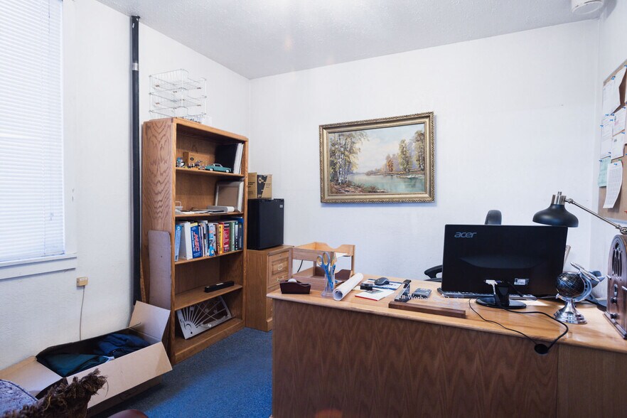 More Photos Of 2002 Fruitvale Blvd, Yakima Warehouse For Sale