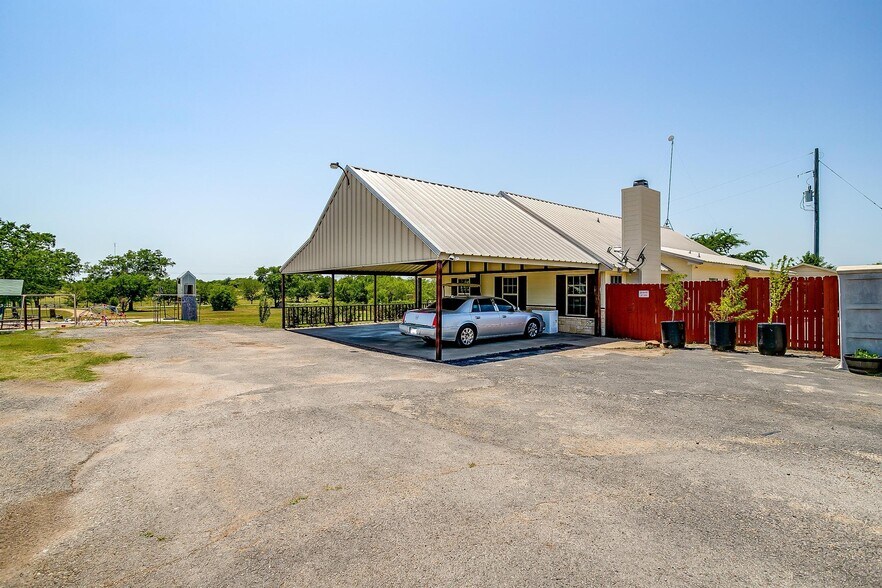 More Photos Of 6212 FM 933, Blum Warehouse For Sale