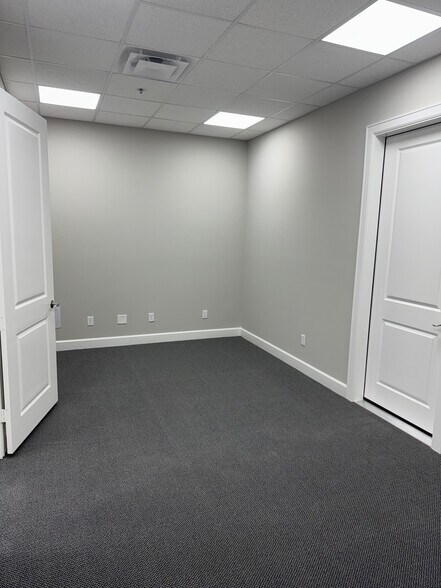 More Photos Of 26717 Westheimer Pky, Katy Unknown For Lease