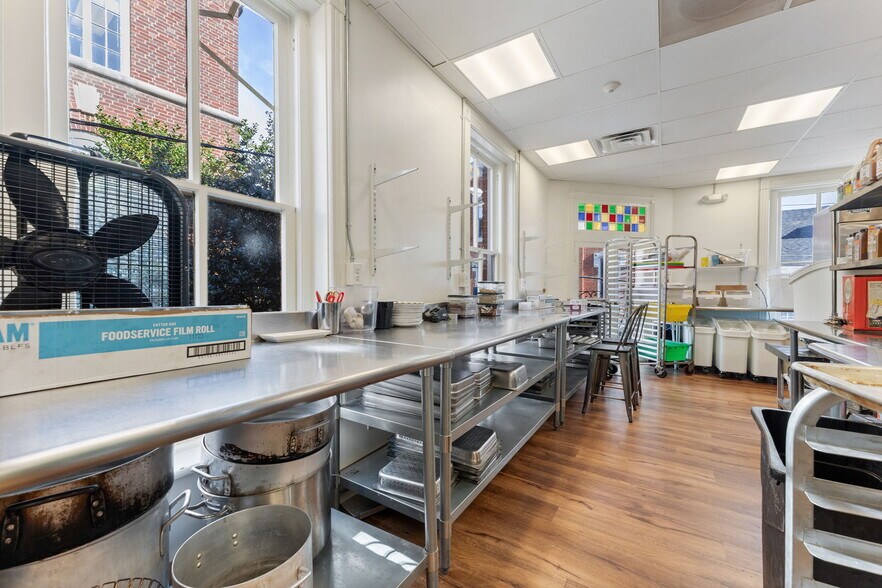 More Photos Of 12 Culpeper St, Warrenton Restaurant For Sale