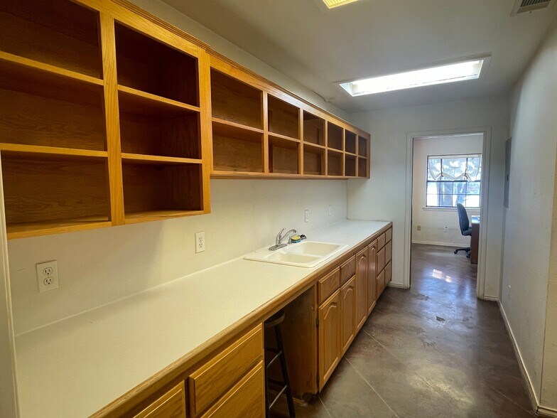 More Photos Of 1312 N US Highway 281, Lampasas Healthcare For Sale