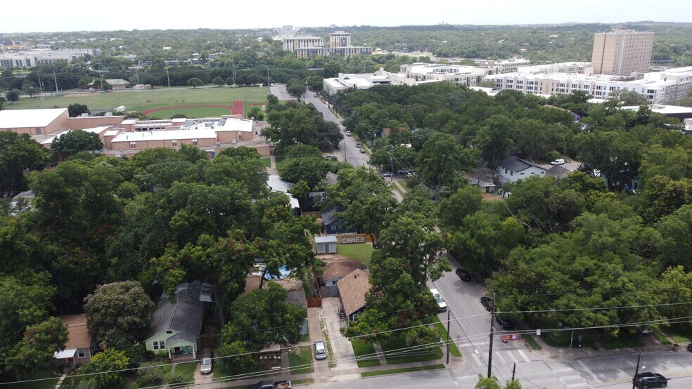 More Photos Of 1601 Holly St, Austin Medical For Lease