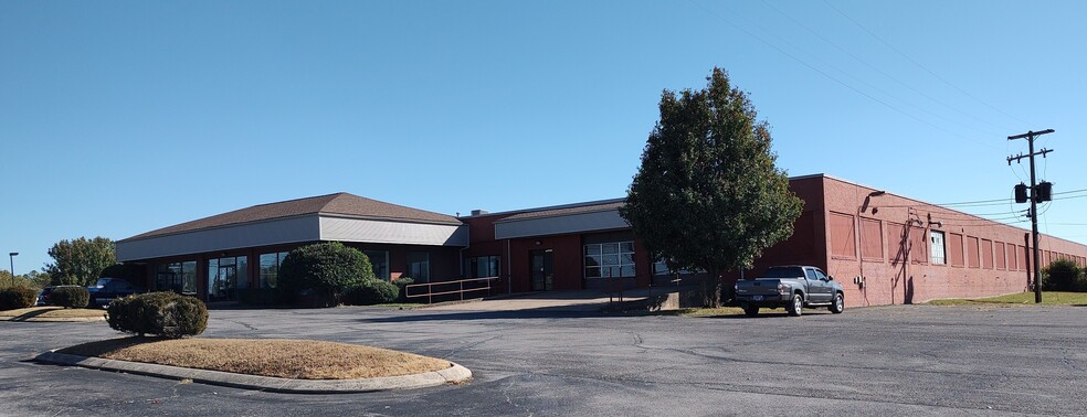 Primary Photo Of 1210 Madison St, Shelbyville Freestanding For Lease