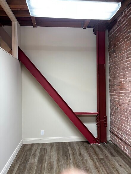 More Photos Of 1242 Market St, San Francisco Loft Creative Space For Lease