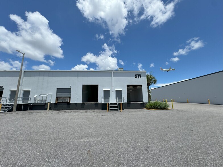 More Photos Of 6050 Jet Port Industrial Blvd, Tampa Warehouse For Lease