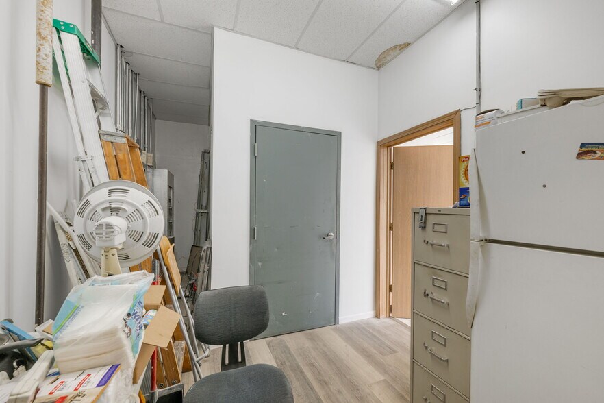 More Photos Of 7642-7650 W Touhy Ave, Chicago Storefront Retail Office For Lease