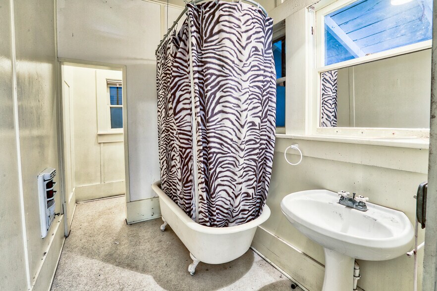 More Photos Of 158 E Colorado St, La Grange Apartments For Sale