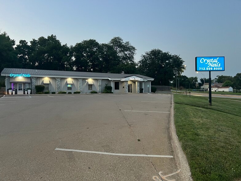 More Photos Of 1301 W 1st Ave, Sioux City Office For Lease