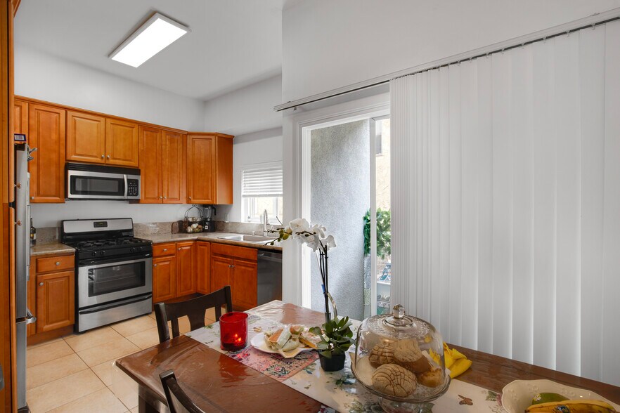 More Photos Of 1936-1938 S Corning St, Los Angeles Apartments For Sale