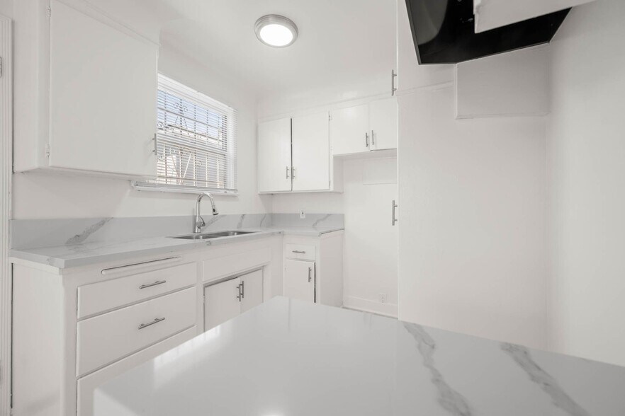 More Photos Of 6036 10th Ave, Los Angeles Apartments For Sale