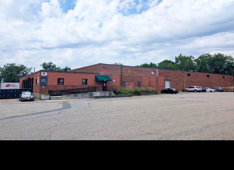 More Photos Of 15 Division St, Fairview Warehouse For Lease