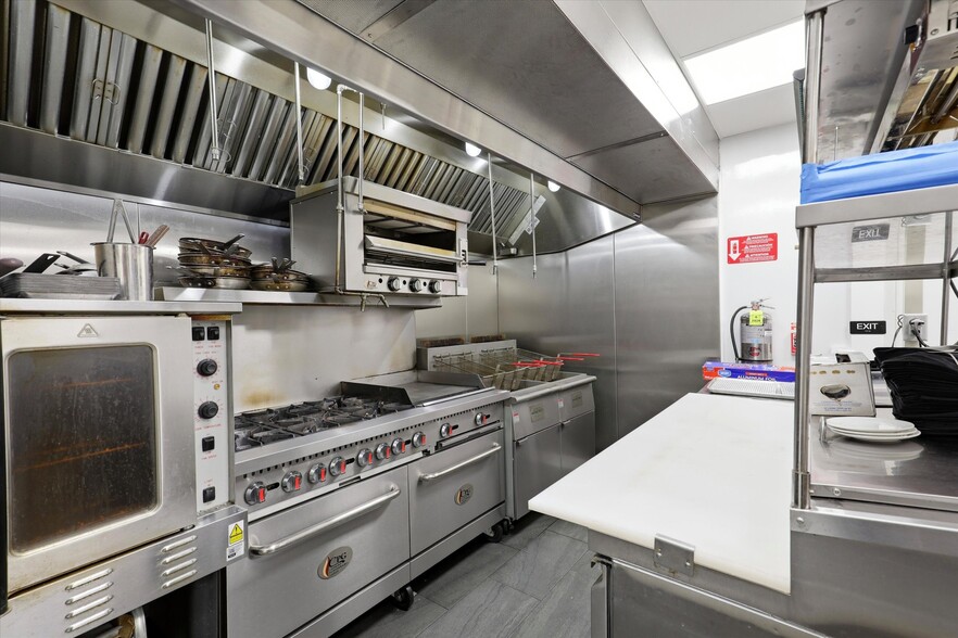 More Photos Of 641 Old Elm St, Conshohocken Bar For Sale
