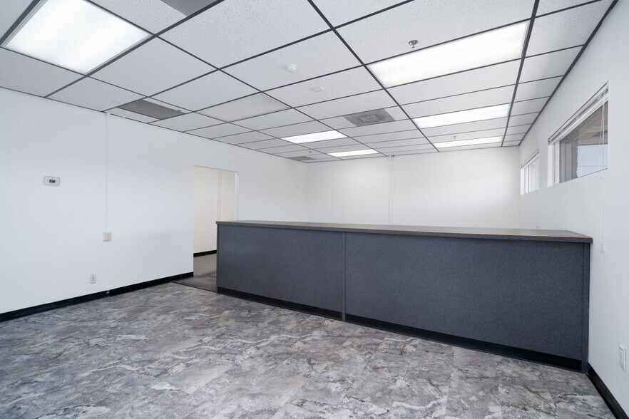 More Photos Of 320 Kentucky St, Bakersfield Manufacturing For Sale