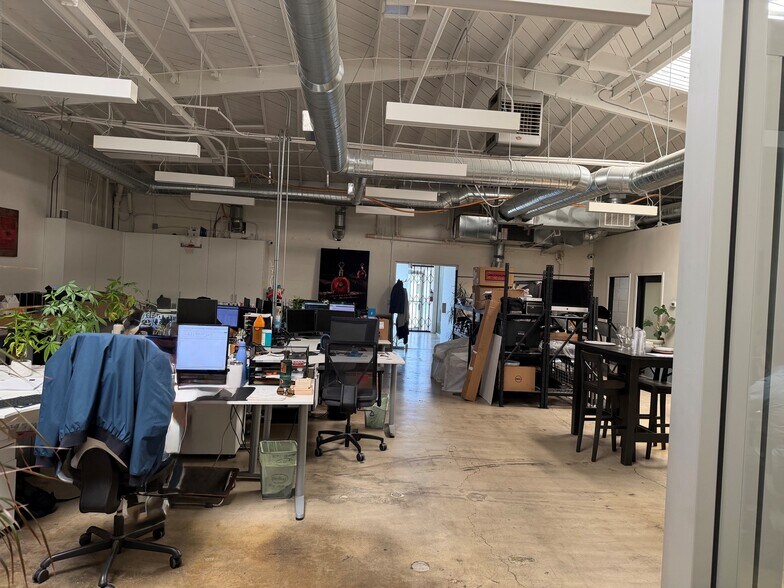 More Photos Of 10451-10463 W Jefferson Blvd, Culver City Warehouse For Lease