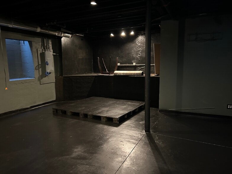 More Photos Of 299 Peters St, Atlanta Flex For Lease