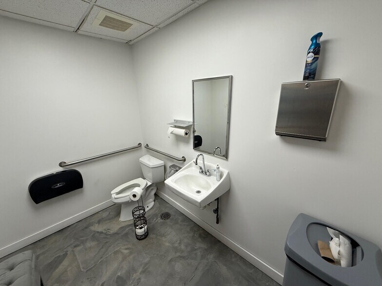 More Photos Of 4635 Northfield Rd, Cleveland Freestanding For Sale