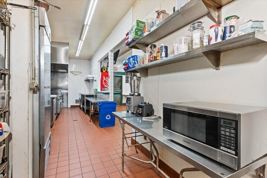 More Photos Of 10448 CA-99, Live Oak Supermarket For Sale