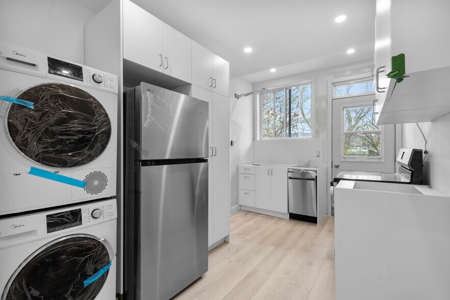 More Photos Of 4568 Rue Boyer, Montréal Apartments For Sale