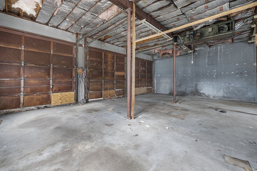 More Photos Of 585 Warren Ave, East Providence Storefront Retail Office For Sale