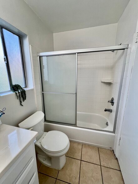 More Photos Of 1014 N Oxford Ave, Los Angeles Apartments For Sale