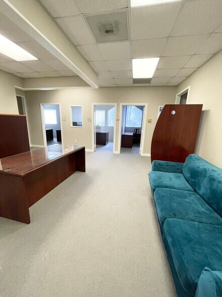 More Photos Of 4237 Salisbury Rd, Jacksonville Unknown For Lease