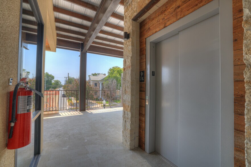 More Photos Of 207 E San Antonio St, New Braunfels Loft Creative Space For Lease